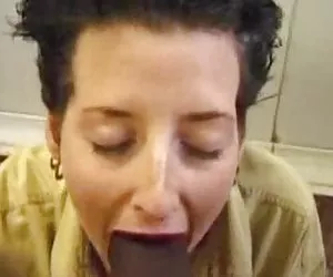  de pelo corto chica follada por una gran polla