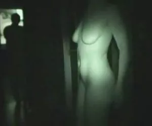  desnudo señora exhibe en el porno de teatro