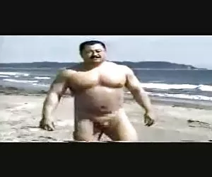 Japonés oso desnudo en la playa videos pornod