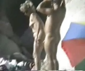 Lo nudista parejas están haciendo en la playa por snahbrandy maduras