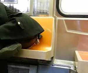 Franco upskirt botín en el tren de nueva york xxx potno