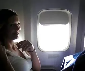 Crv - mujer masturbándose en el avión vides xx