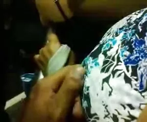 toque las tetas en el bus