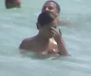 Pechos  y culos - playa voyeur video