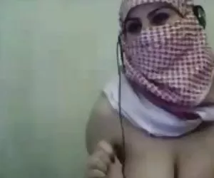 Palestina  árabe hiyab niña de mostrar sus grandes tetas en la webcam