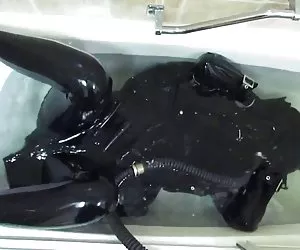 De  goma de la chica en el baño.