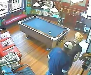 Sexo en el tatuaje de la tienda desnudandose mujeres