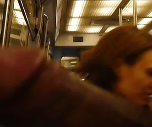 Chica intermitente en el metro de parís humm xxx chicas desnudas