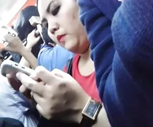 Encoxada indonesia chuby una chica en el tren le gusta mi polla vídeos porno por el culo