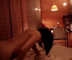 Hotel de tarta de crema hembras desnudas