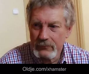 Oldman se folla a chica caliente, mientras que su esposa está fuera de casa ver xxx videos