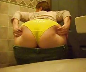 Irlandés pawg m.j. se pone amarillo ver mujeres desnudas en video