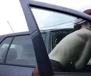 Una  flaca mujer madura con pequeño vacío saggy tits