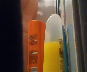 Desnudo  mamá atrapados en la ducha en hidden cam