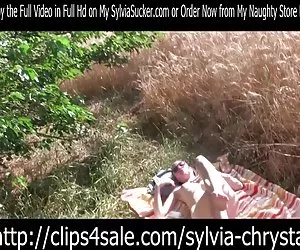  eva 120 del desnudo erótico de fumar al aire libre por sylvia chrystall
