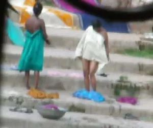 Indio tía baño en el río 3 videos pormo gratis