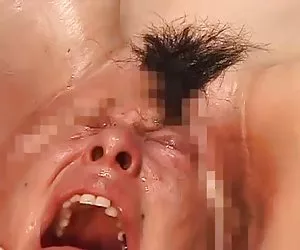Chino intenta meter su cabeza en una vagina polvo salvaje