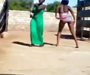 Danza de las niñas africanas viejitas sexo