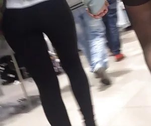 Extremel  nice teen culo en mallas negras