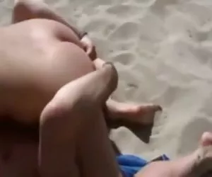 Playa nudista - tetas pequeñas mmf grupo de tres con la audiencia galeria de fotos de mujeres desnudas
