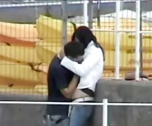 Finalizado con caricias en público por el ano no
