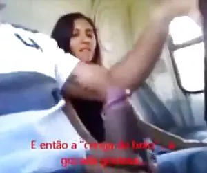 Amateur masturbación con la mano, en un autobús www putas xxx