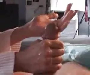 Gran trabajo de la mano por una polla enorme porno video xxx