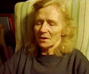La vieja abuela de 75 años masturbarse gratis putas
