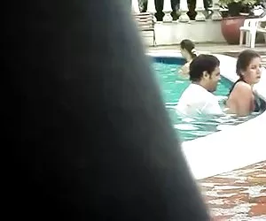 El  sexo en una piscina pública