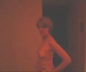 Esposa tiras y se masturba xxx ver porno