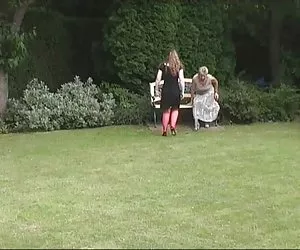 Emma y dora más poblado de damas viejas follando con jovenes