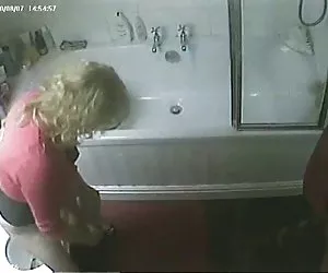 Tan  caliente... oculto masturbación en el inodoro