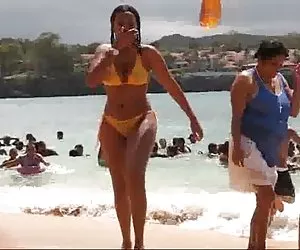 Tetona  chica vestida ver-a través de bikini