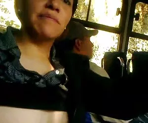  tetas mostrar en autobús