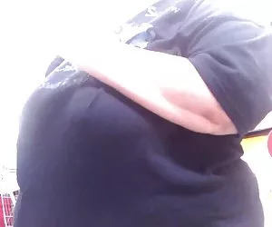 La  abuela braless grandes tetas caidas