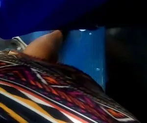 Culo gropeing en una multitud de autobuses culiando zorras