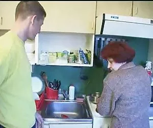 Madura y niño de 7 - parte 1 sexso videos