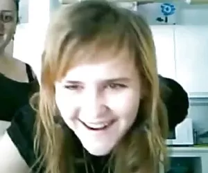 Hija y no su mamá y su tía en la webcam flash eyacular