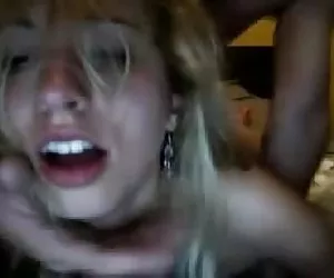 Rubia de culo rasgado videos prono