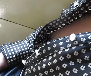 Tocar sus tetas en un tren xxx peliculas