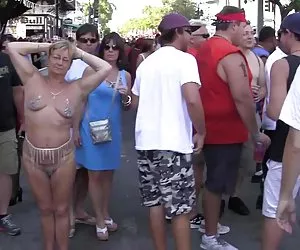 Desnudo en público 1 videos d porno xxx
