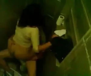 Profesora atrapado de mierda a un estudiante en un inodoro videos gratis muy