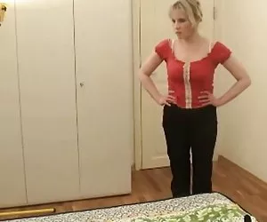 Tía reprendió a su chico y luego chupaba su polla xxx anla
