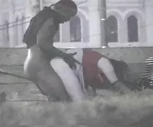 Buscar xxx puta barata golpeó en público.