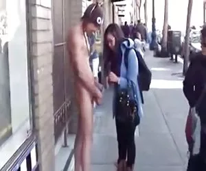  niña de actuar como ella nunca había visto la polla!