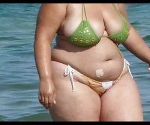 Gordas en bikini - franco culo - playa botín voyeur - espiar a tope fotos señoras desnudas