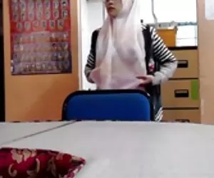 El hiyab tetas intermitente videos chicos hot