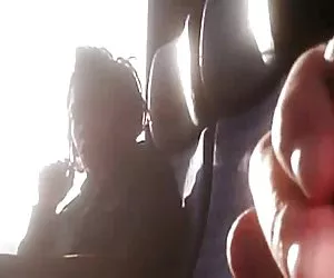 Negro  de la muchacha no le importa