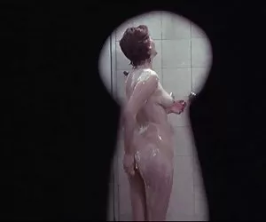 Edwige  fenech - una mujer policía en el porno squad