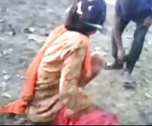 sexy indian gf tiene un duro follar con su novio al aire libre